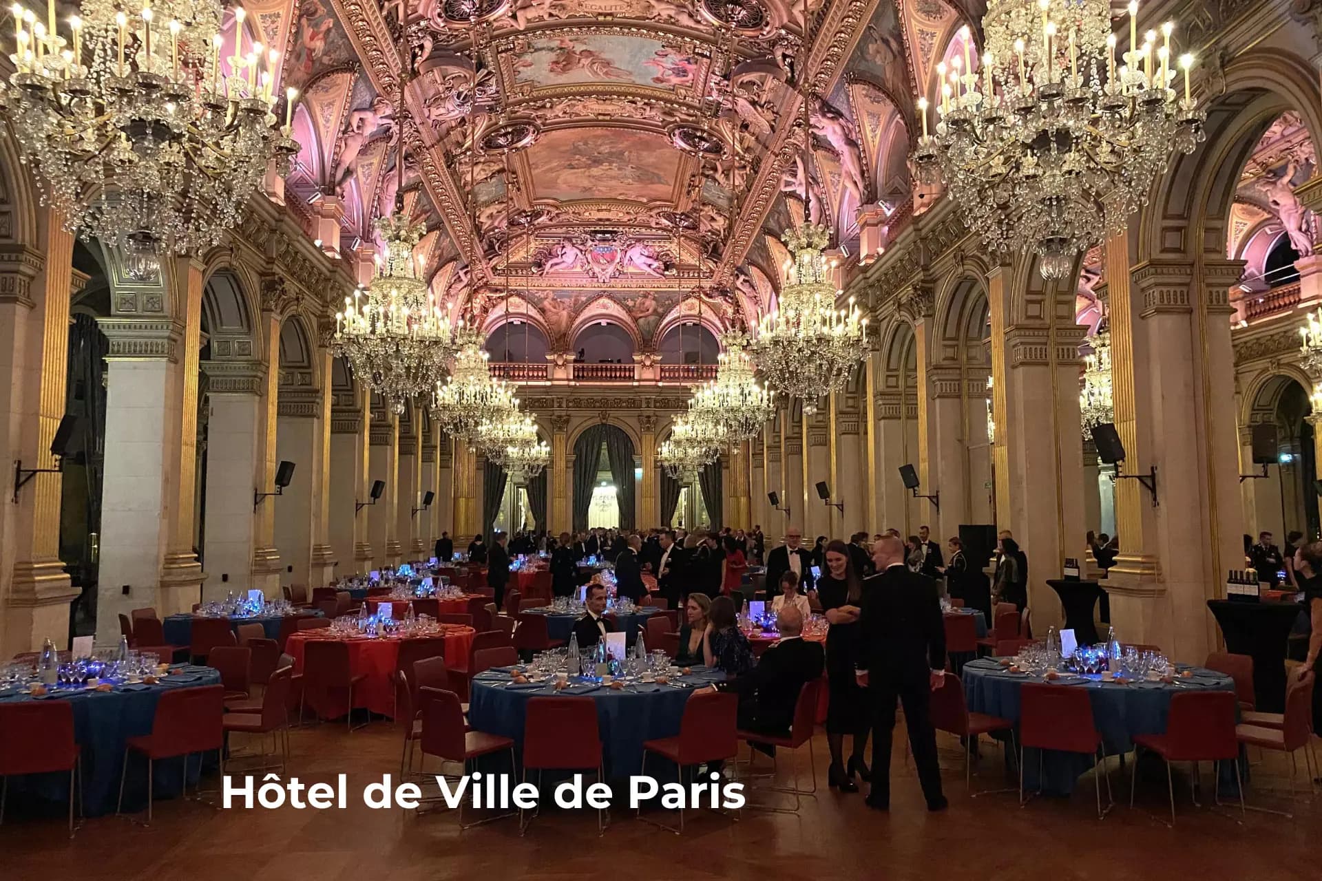 Pompier Hotel De Ville Paris