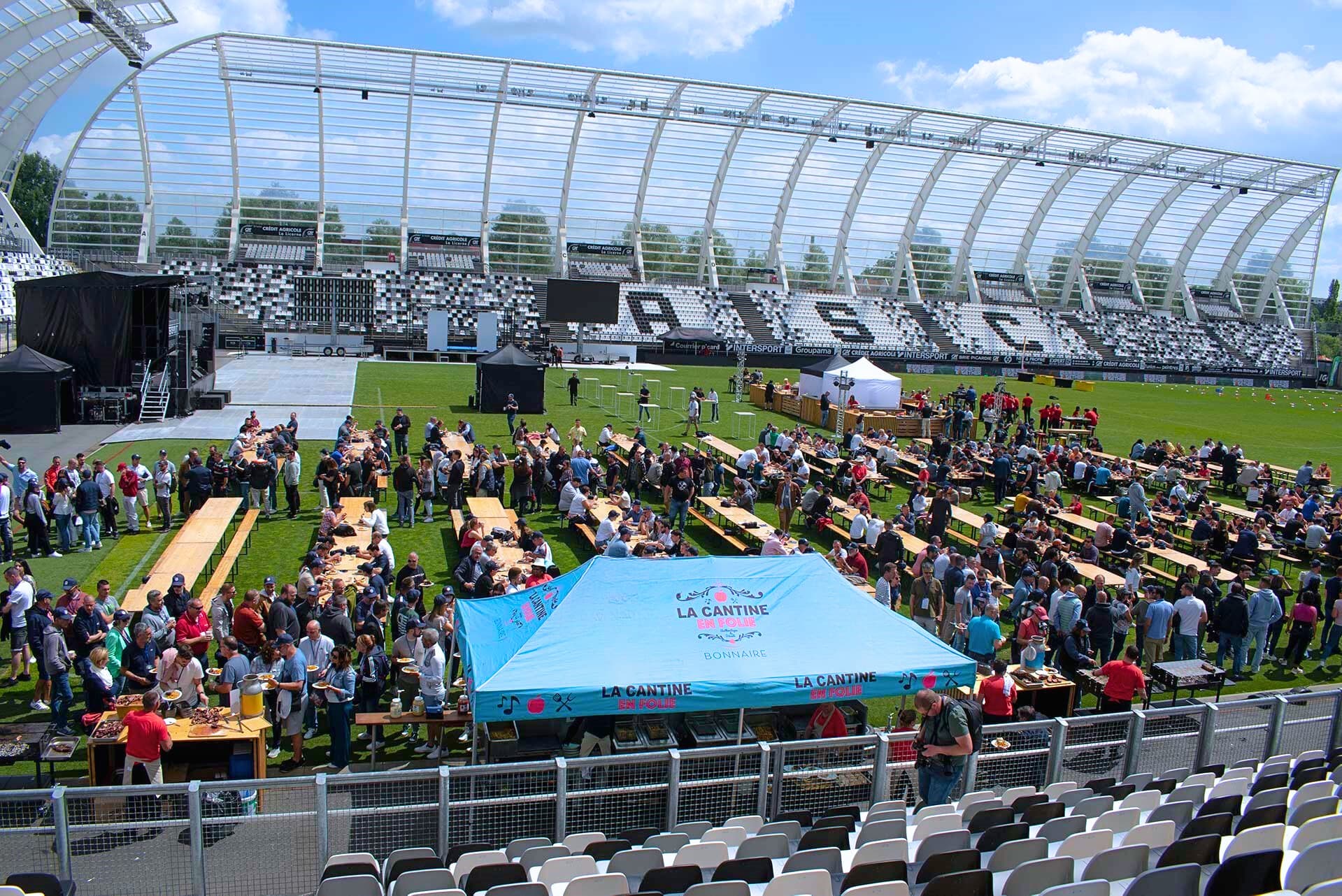 Foule Tente La Cantine En Folie